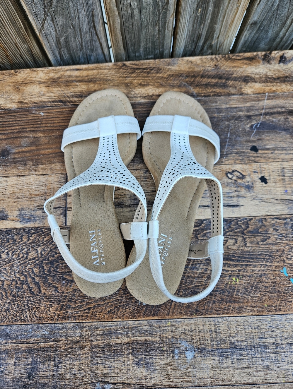 Women’s White Laser-Cut T-Strap Sandals Size 7M - Picture 9 of 16